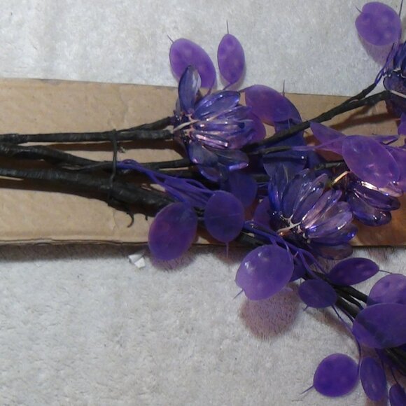 River of Goods Purple Daffodils LED Branch Transparent Pedal Plastic Leaves 24" - Picture 4 of 16